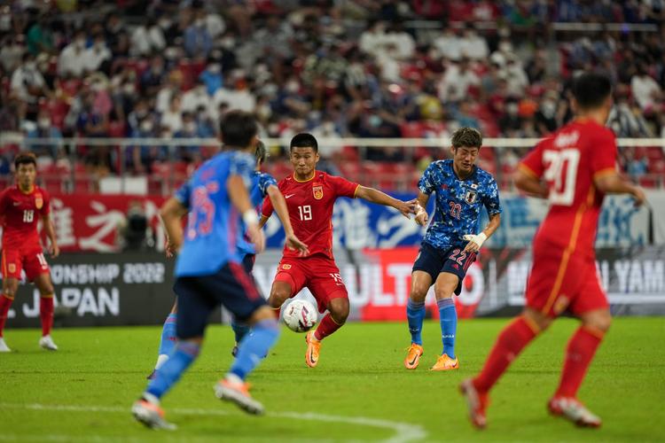 2014年足球日本vs中国
