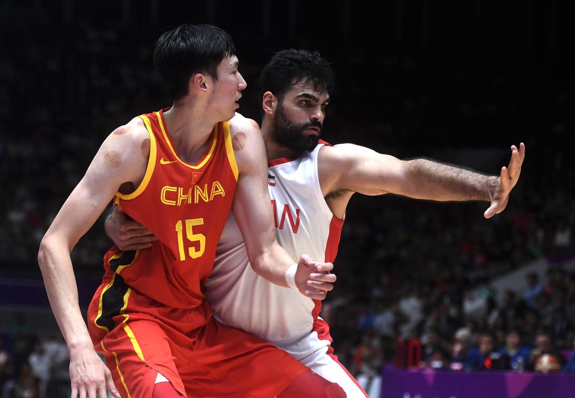中国男篮群殴vs伊朗队的相关图片