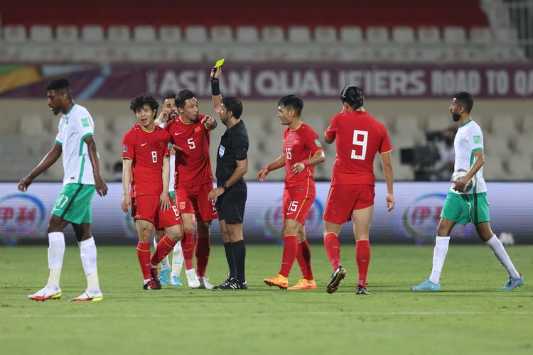中国男足vs沙特徐阳比赛的相关图片